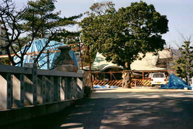 震災後、打出神社の境内に置いてあった地車